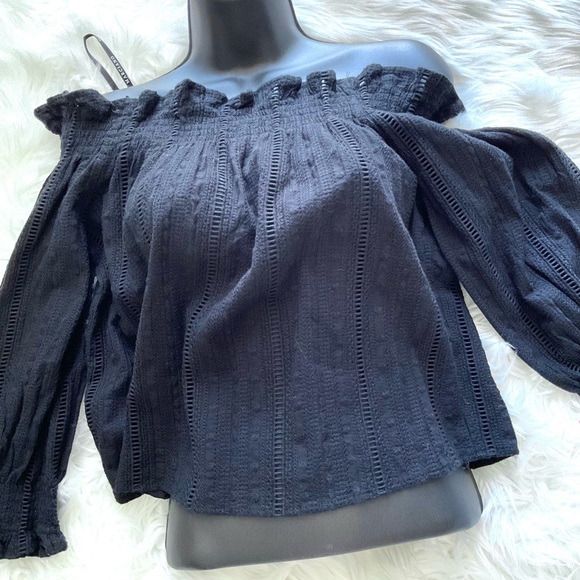 🖤MARCIANO OFF SHOULDER TOP 🖤 - Picture 4 of 7